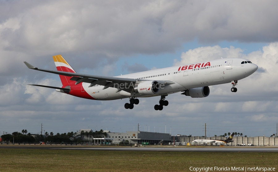 Iberia Airbus A330-302 (EC-LUB) | Photo 577155