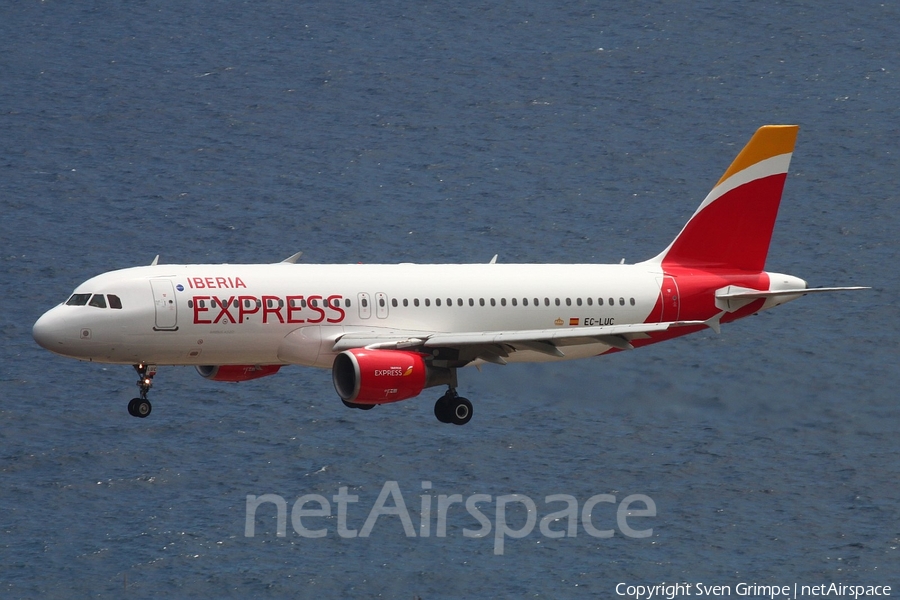 Iberia Express Airbus A320-214 (EC-LUC) | Photo 238218