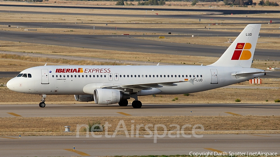 Iberia Express Airbus A320-214 (EC-LUD) | Photo 213175