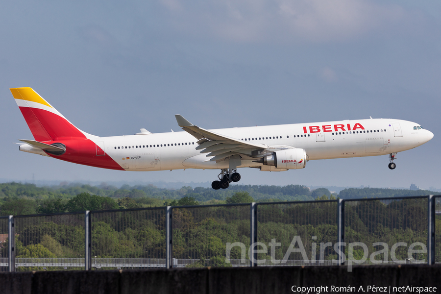Iberia Airbus A330-302 (EC-LUK) | Photo 571406