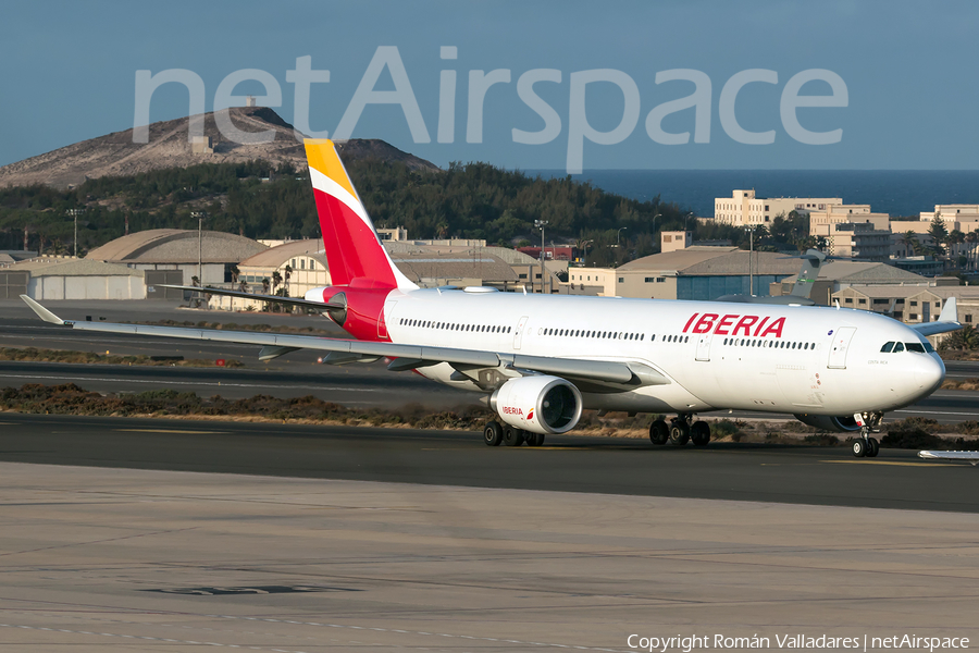 Iberia Airbus A330-302 (EC-LUK) | Photo 343083