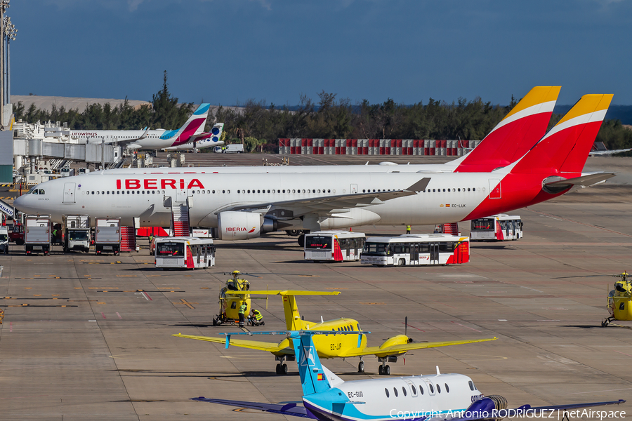 Iberia Airbus A330-302 (EC-LUK) | Photo 420792