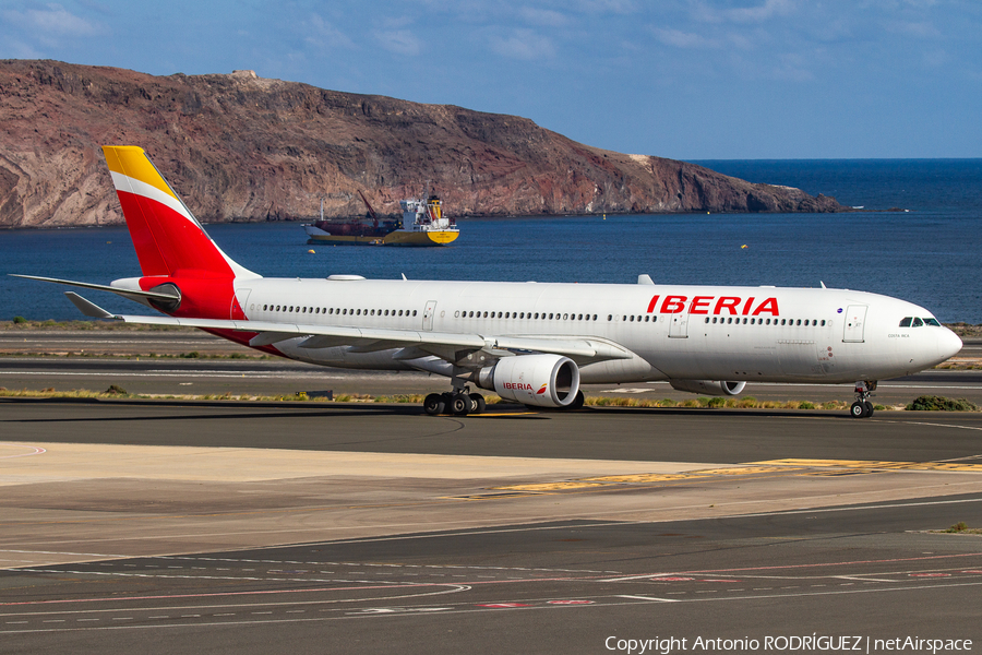Iberia Airbus A330-302 (EC-LUK) | Photo 422203