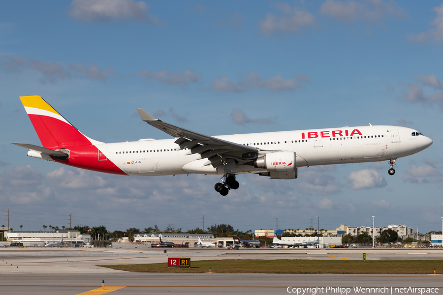 Iberia Airbus A330-302 (EC-LUK) | Photo 560782