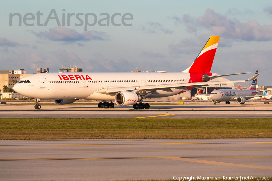 Iberia Airbus A330-302 (EC-LUK) | Photo 603171
