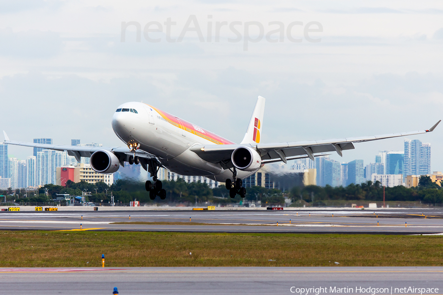 Iberia Airbus A330-302 (EC-LUK) | Photo 65560