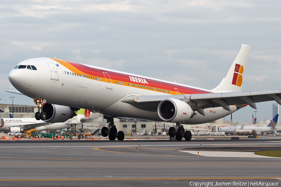 Iberia Airbus A330-302 (EC-LUK) | Photo 67611