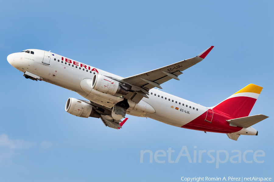 Iberia Airbus A320-216 (EC-LUL) | Photo 413883