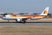 Iberia Airbus A320-216 (EC-LUL) at  Lisbon - Portela, Portugal