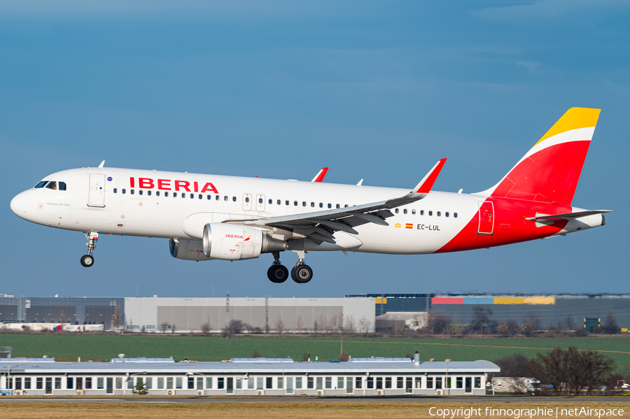 Iberia Airbus A320-216 (EC-LUL) | Photo 657649