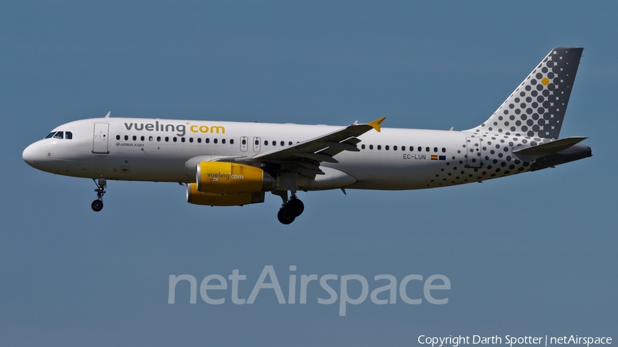 Vueling Airbus A320-232 (EC-LUN) | Photo 235395