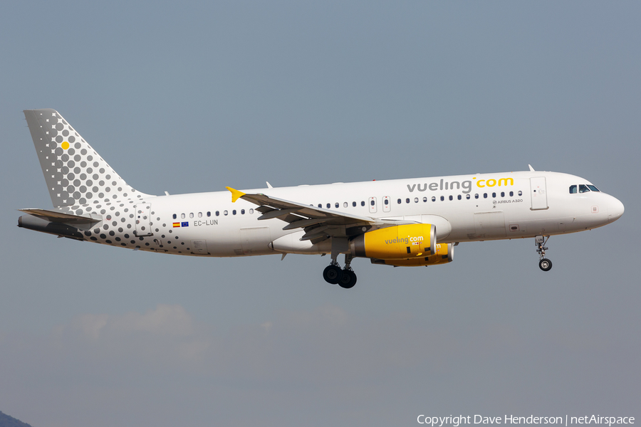 Vueling Airbus A320-232 (EC-LUN) | Photo 157986