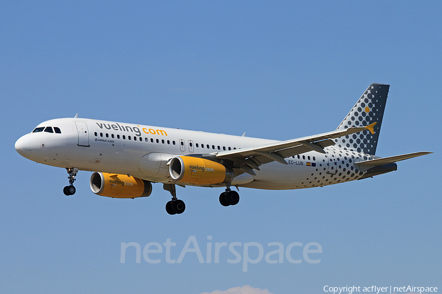 Vueling Airbus A320-232 (EC-LUN) | Photo 232732