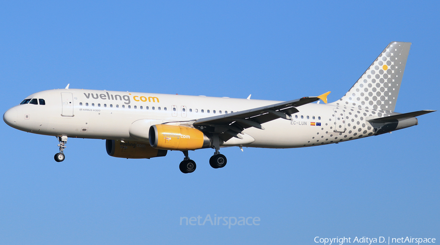Vueling Airbus A320-232 (EC-LUN) | Photo 363489
