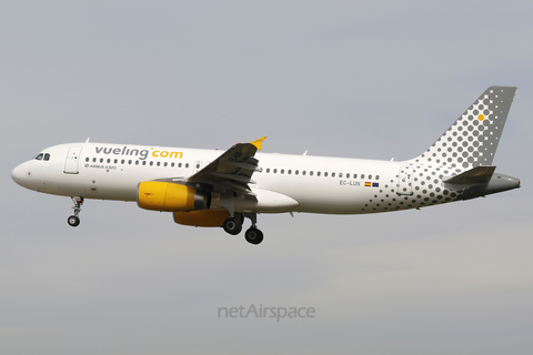 Vueling Airbus A320-232 (EC-LUN) at  Barcelona - El Prat, Spain