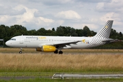 Vueling Airbus A320-232 (EC-LUN) at  Hamburg - Fuhlsbuettel (Helmut Schmidt), Germany