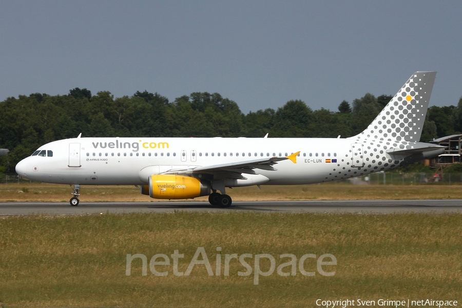 Vueling Airbus A320-232 (EC-LUN) | Photo 247673