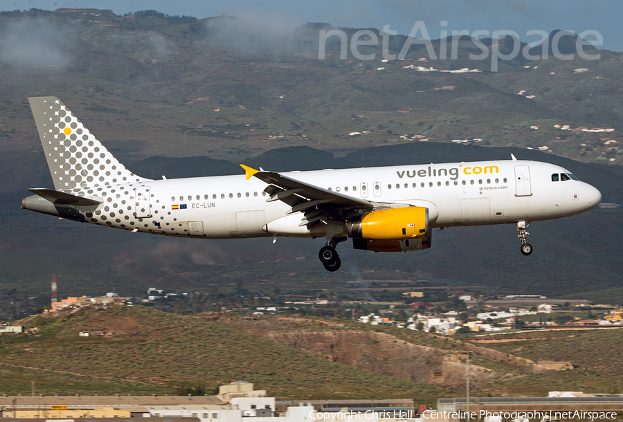 Vueling Airbus A320-232 (EC-LUN) | Photo 561745