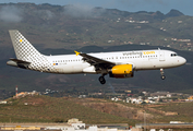 Vueling Airbus A320-232 (EC-LUN) at  Gran Canaria, Spain