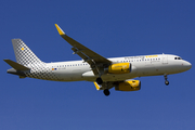 Vueling Airbus A320-232 (EC-LUO) at  Copenhagen - Kastrup, Denmark