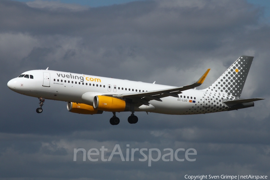 Vueling Airbus A320-232 (EC-LUO) | Photo 527350