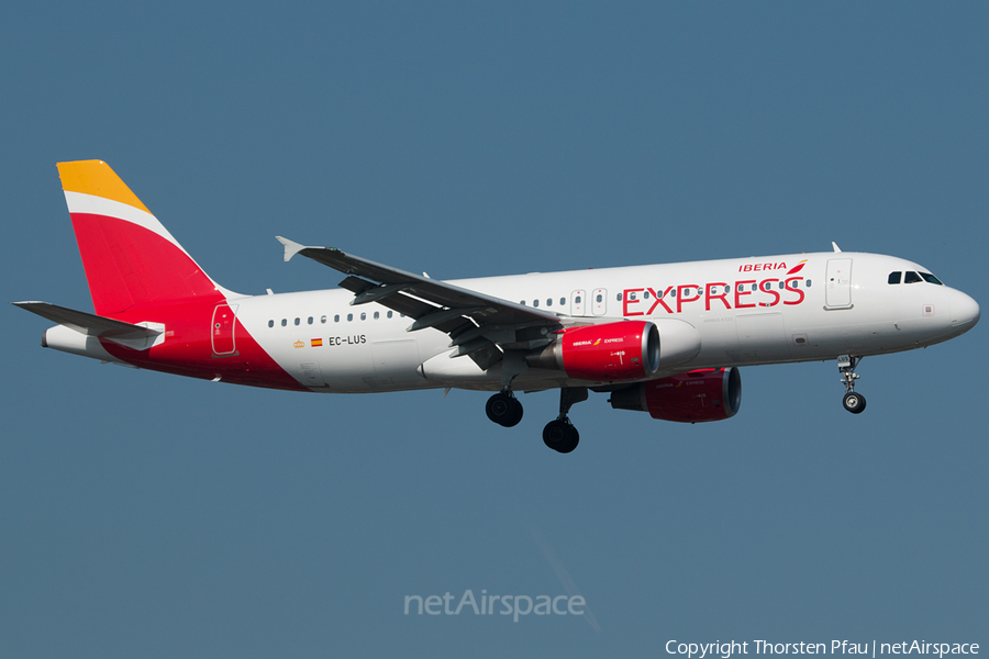 Iberia Express Airbus A320-216 (EC-LUS) | Photo 64806