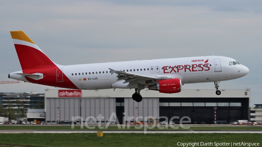 Iberia Express Airbus A320-216 (EC-LUS) | Photo 216262