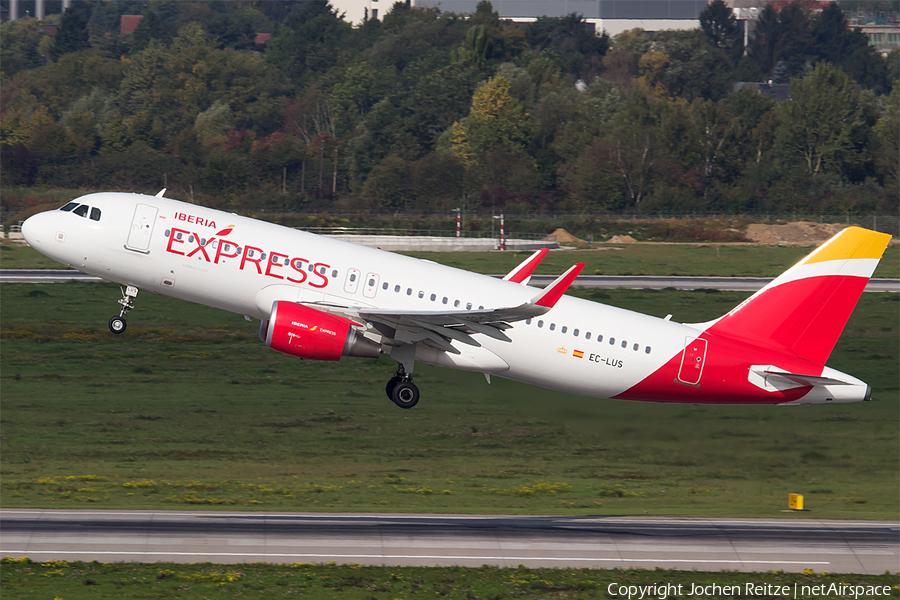 Iberia Express Airbus A320-216 (EC-LUS) | Photo 87357