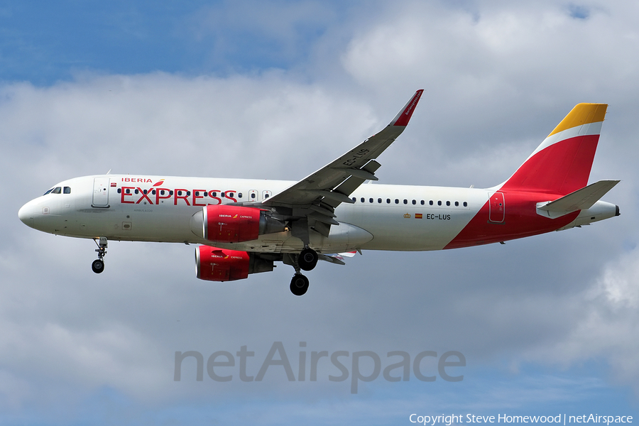 Iberia Express Airbus A320-216 (EC-LUS) | Photo 535308