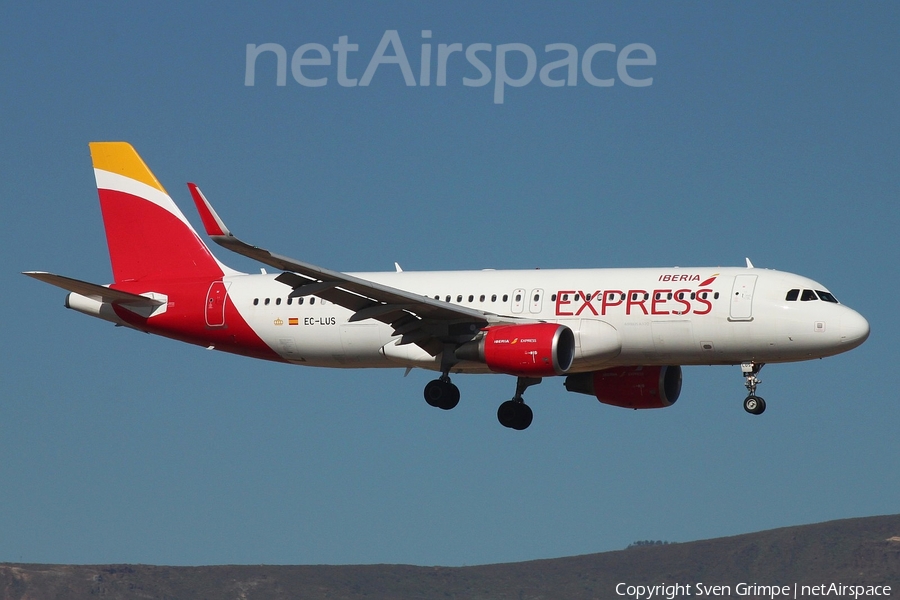 Iberia Express Airbus A320-216 (EC-LUS) | Photo 155408