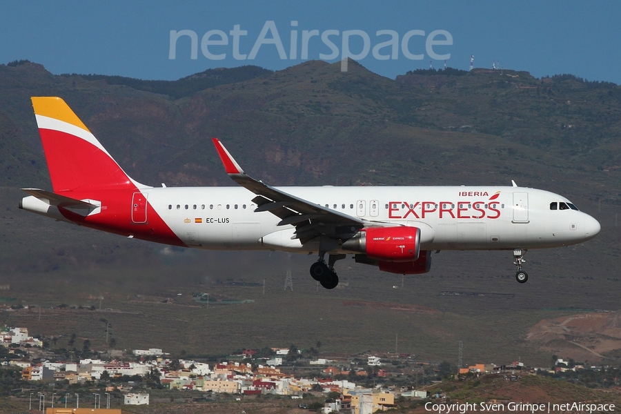 Iberia Express Airbus A320-216 (EC-LUS) | Photo 155626