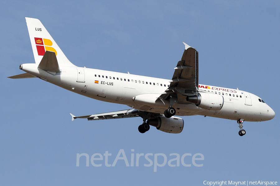 Iberia Express Airbus A320-216 (EC-LUS) | Photo 218293