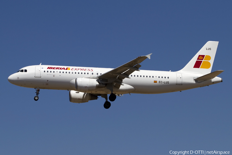 Iberia Express Airbus A320-216 (EC-LUS) | Photo 414074