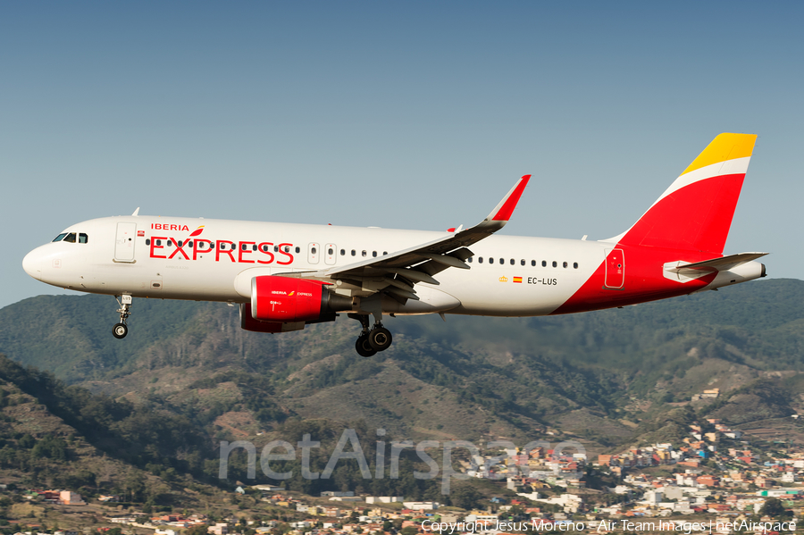 Iberia Express Airbus A320-216 (EC-LUS) | Photo 193682