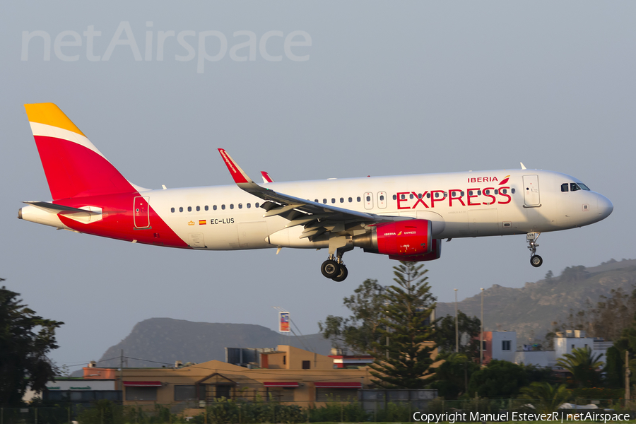 Iberia Express Airbus A320-216 (EC-LUS) | Photo 409136