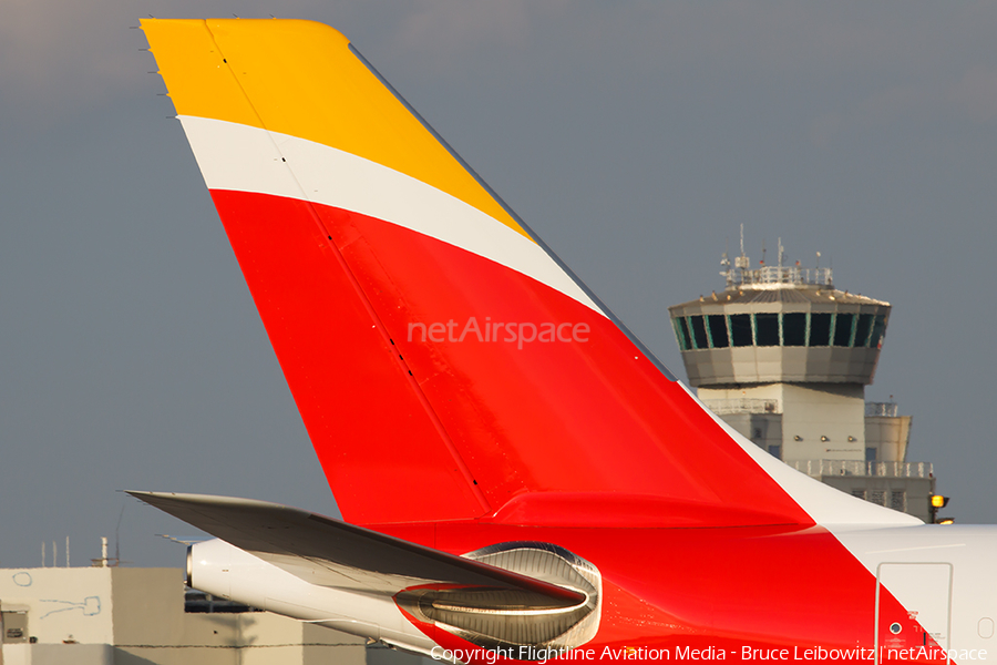 Iberia Airbus A330-302 (EC-LUX) | Photo 167456