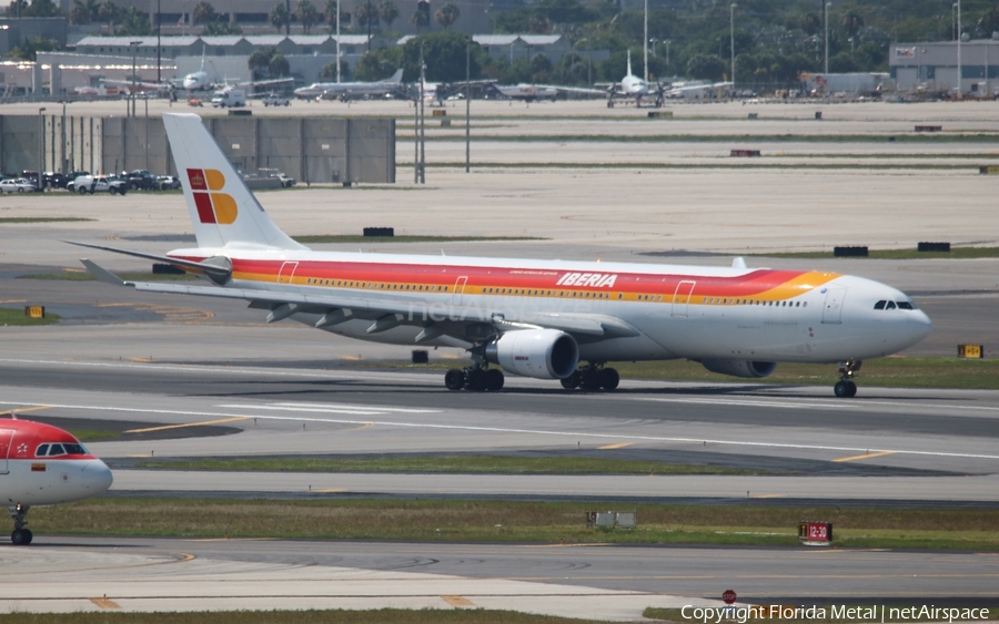 Iberia Airbus A330-302 (EC-LUX) | Photo 312751