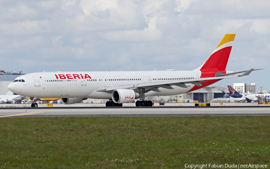 Iberia Airbus A330-302 (EC-LUX) | Photo 324225