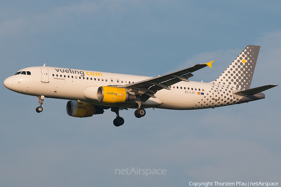Vueling Airbus A320-214 (EC-LVC) | Photo 61390