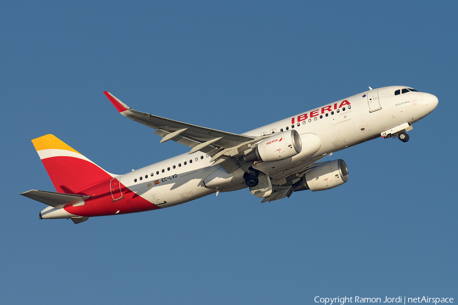 Iberia Airbus A320-216 (EC-LVD) | Photo 231772