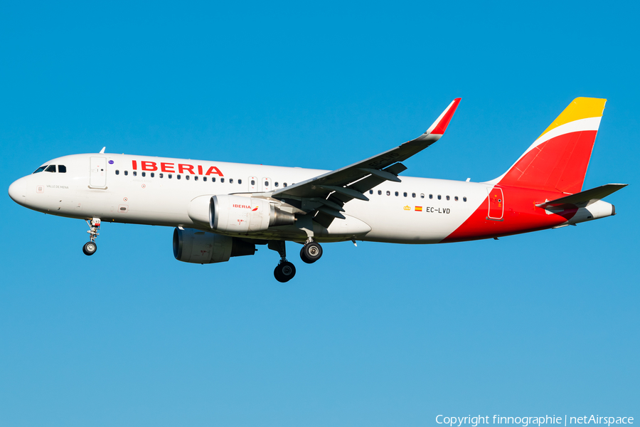 Iberia Airbus A320-216 (EC-LVD) | Photo 477317