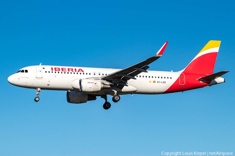 Iberia Airbus A320-216 (EC-LVD) | Photo 477432