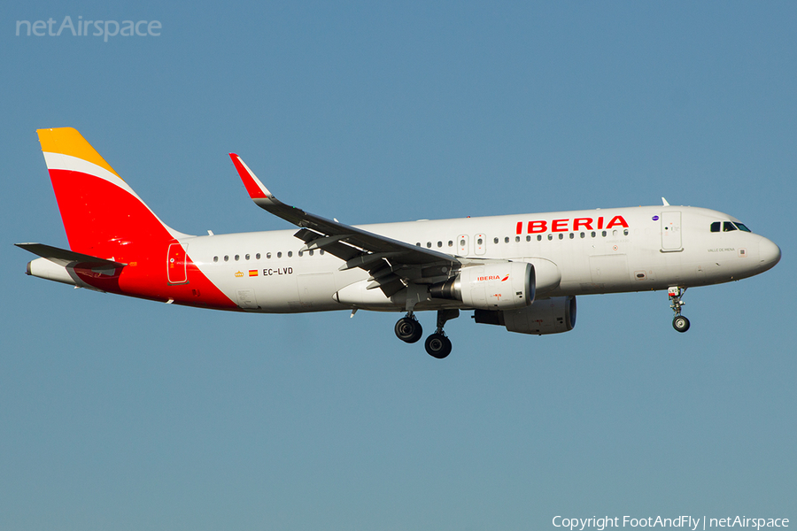 Iberia Airbus A320-216 (EC-LVD) | Photo 227488
