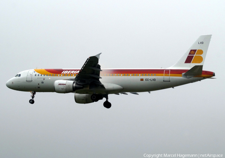 Iberia Airbus A320-216 (EC-LVD) | Photo 139626