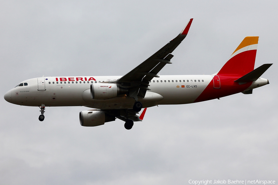 Iberia Airbus A320-216 (EC-LVD) | Photo 183660