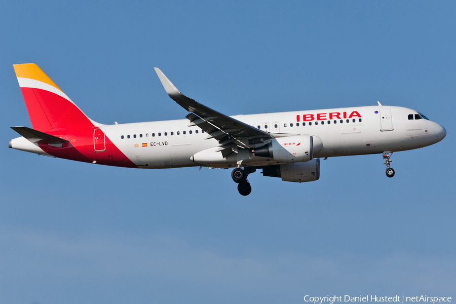 Iberia Airbus A320-216 (EC-LVD) | Photo 496244