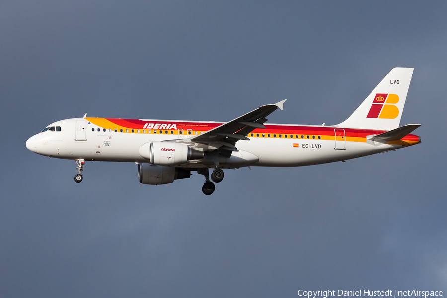 Iberia Airbus A320-216 (EC-LVD) | Photo 643922