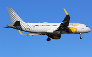 Vueling Airbus A320-214 (EC-LVO) at  Barcelona - El Prat, Spain