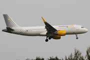 Vueling Airbus A320-214 (EC-LVO) at  Hamburg - Fuhlsbuettel (Helmut Schmidt), Germany