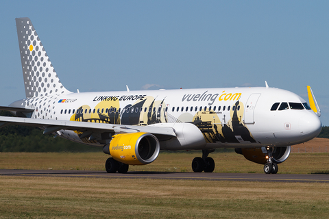Vueling Airbus A320-214 (EC-LVP) at  Malmo - Sturup, Sweden